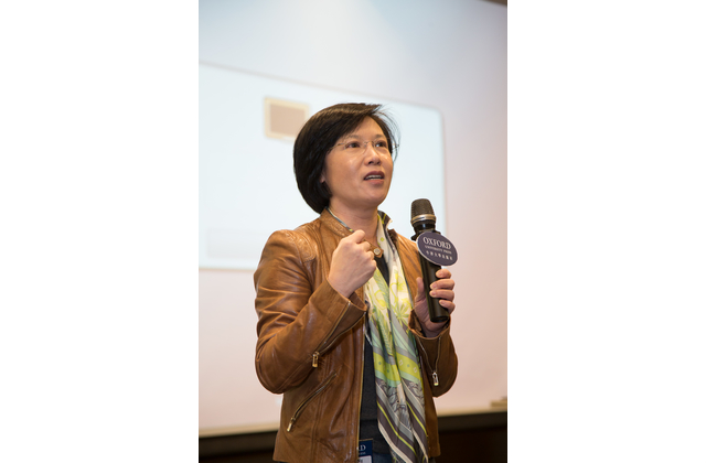 牛津大學出版社香港區總經理吳薇薇女士分享她對電子教學的看法。